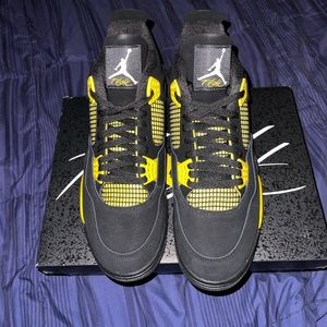 Air Jordan 4 Thunder 2023